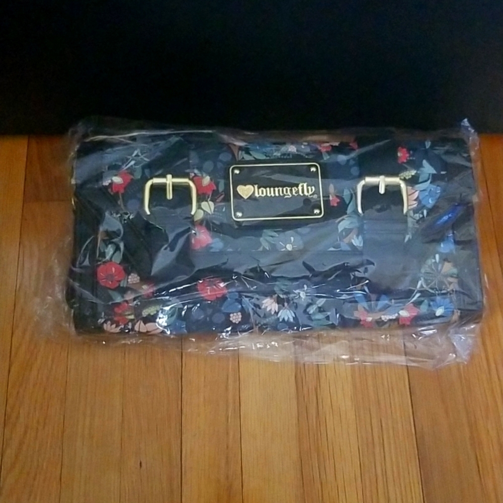 Loungefly skull and flowers purse